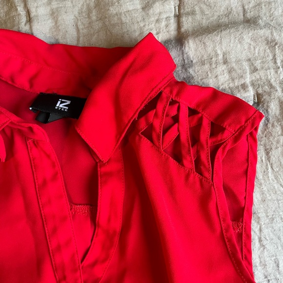 LAST CHANCE Iz Byer res cutout tank top - Picture 4 of 4